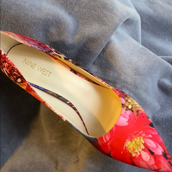 Pumps - Picture 2 of 4